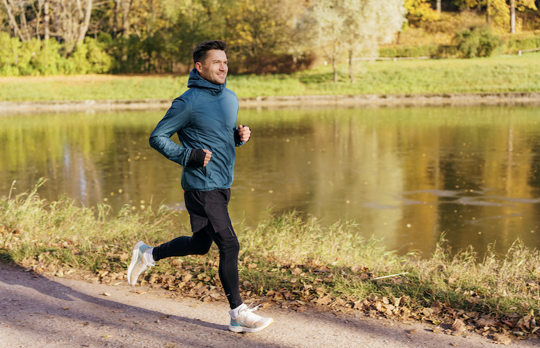 Préparer son corps pour l'automne : Les essentiels du fitness à domicile